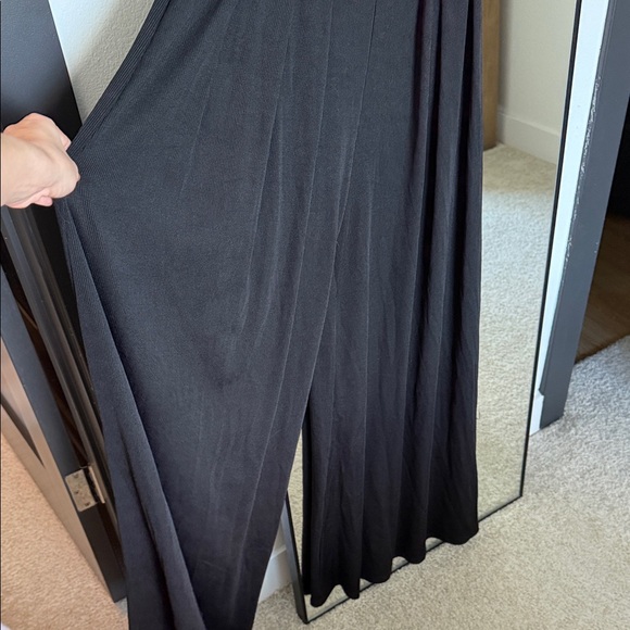Elegant Black Jumpsuit - Picture 3 of 5